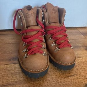 Danner boots- Mountain Light Cascade Clovis